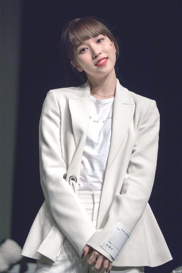 名井南是twice什么担当,twice名井南帅气