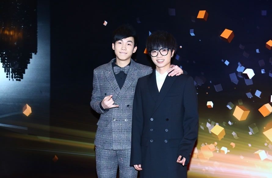 明星整容打瘦脸针,90后明星整容