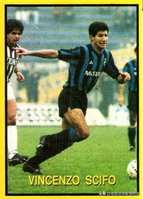 第一个穿白球鞋的足球运动员,第一个穿耐克篮球鞋的nba运动员