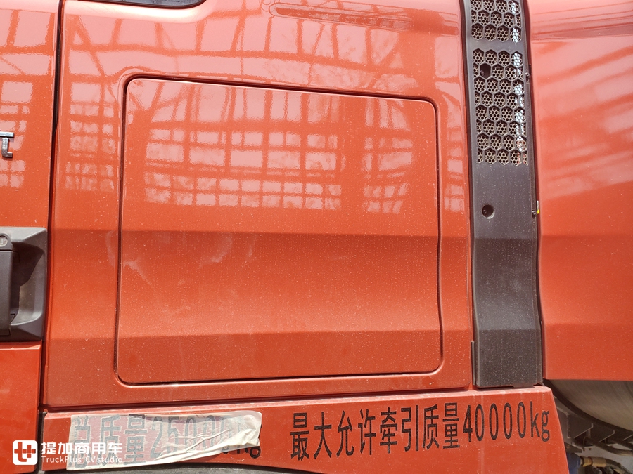 豪沃新款tx7配置,豪沃tx7290马力7.8米底盘多少钱