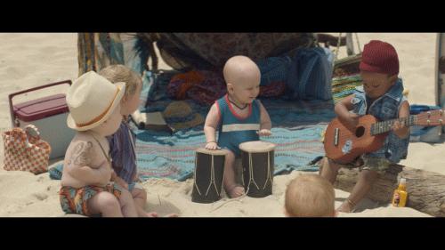 搞笑GIF开心一刻:这才是真正的踢足球,不赢都没道理