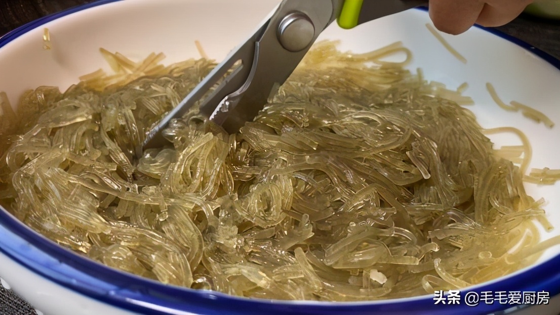 蒸包子诀窍告诉你不要直接上蒸笼,蒸包子要咋蒸不粘