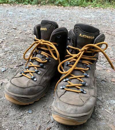 哪种登山鞋轻便防水防滑,lowa登山鞋真的好穿吗