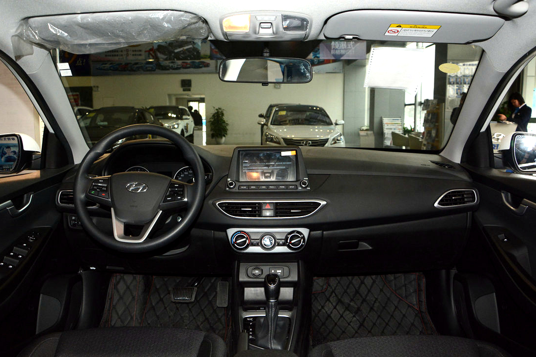 现代悦动怎么样值得购买吗,现代悦动和阳光车哪个省油