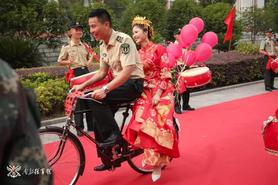 “课目：集体婚礼，内容：娶媳妇儿……”