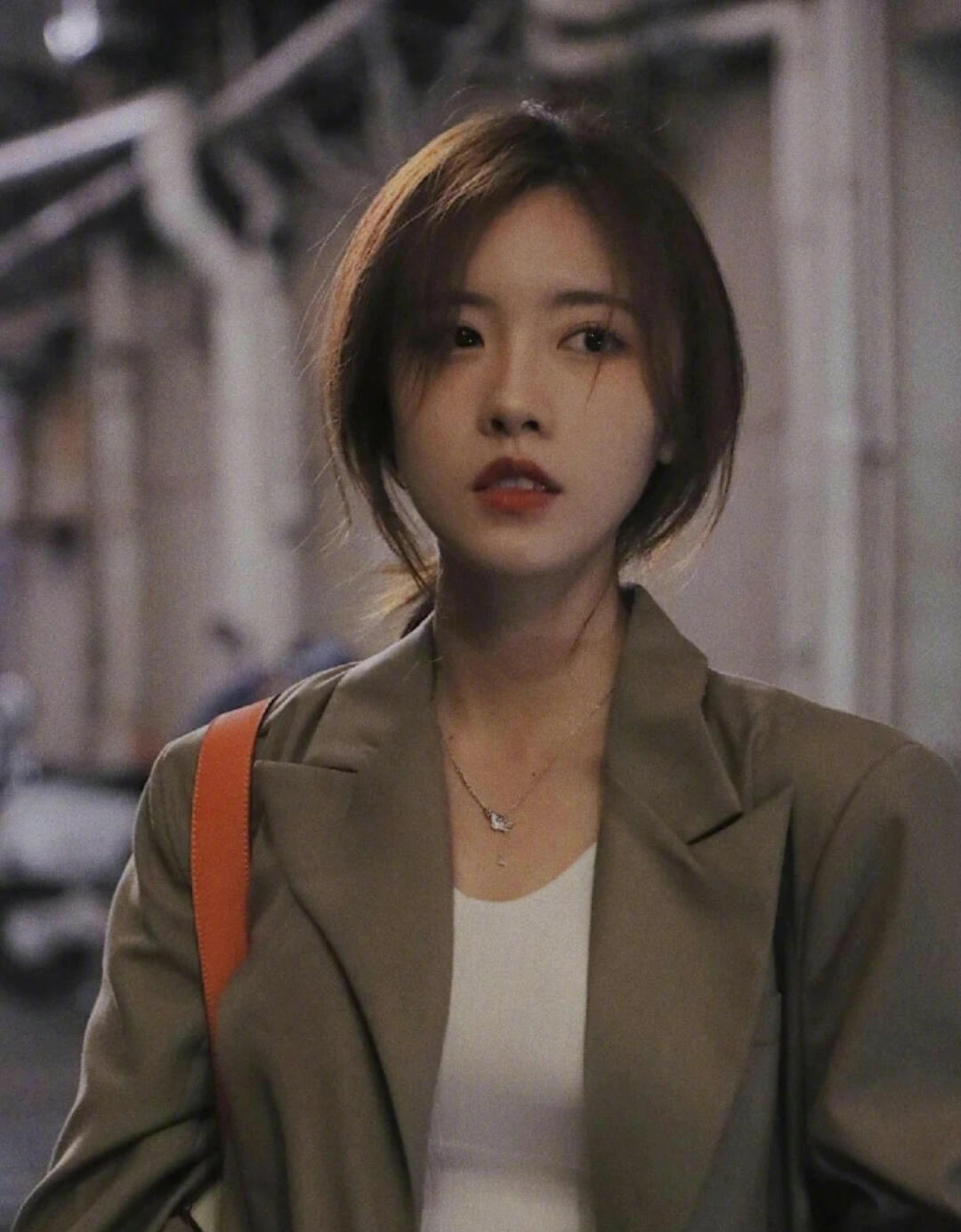 脸大毁所有明星小脸秘诀,脸大脖子粗的女明星