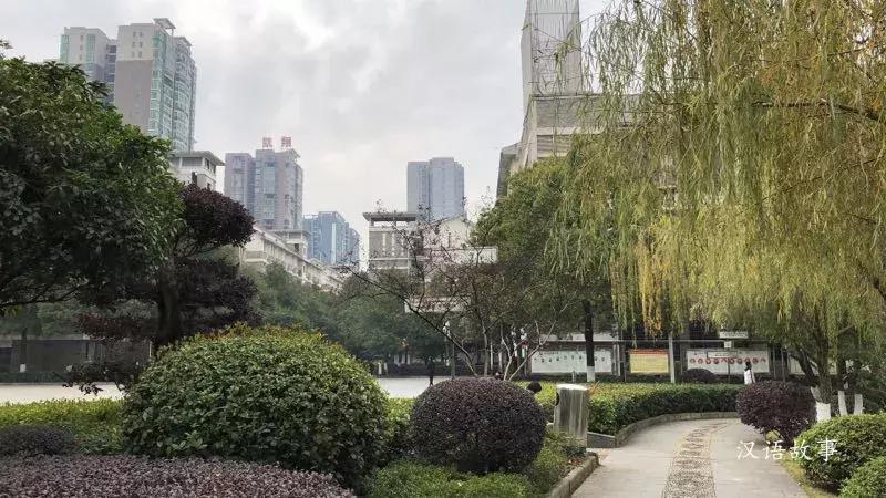 女儿是父母贴身的小棉袄（中英对照）