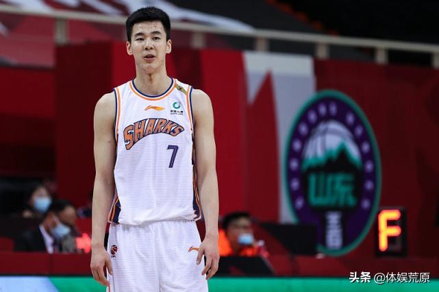 郭昊文33分,郭昊文换王哲林