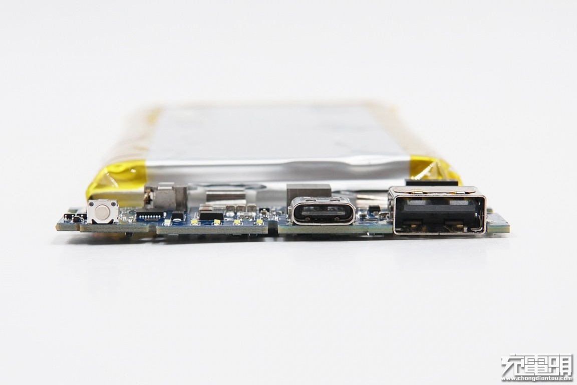 小米充电宝30000快充版拆开,小米无线充电宝10w和30w对比