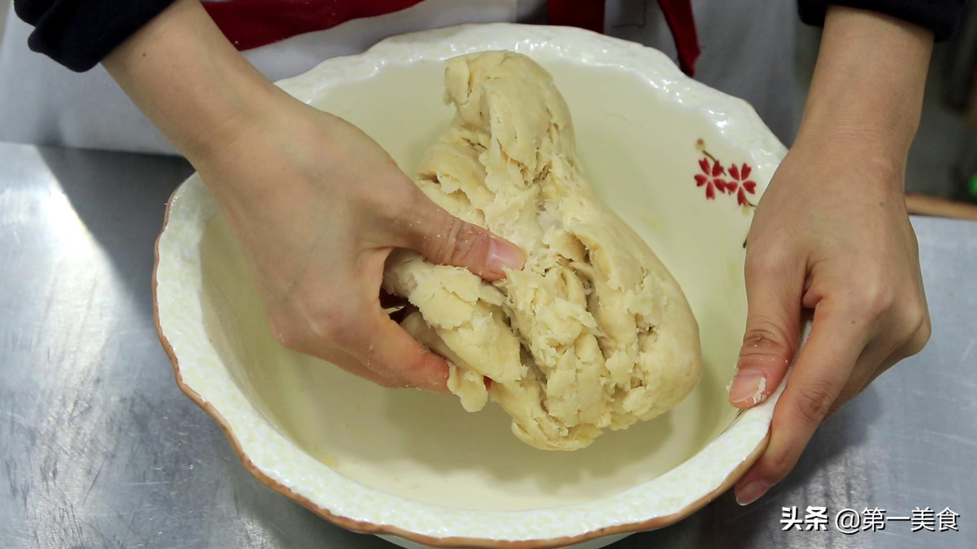 四姑想吃烧饼，小姑买来邮寄，阿飞：只要有烤箱，五步做成烧饼