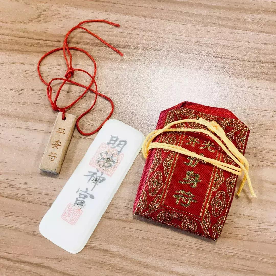 这10位女生的钱包里不仅有钱，更有你想不到的！