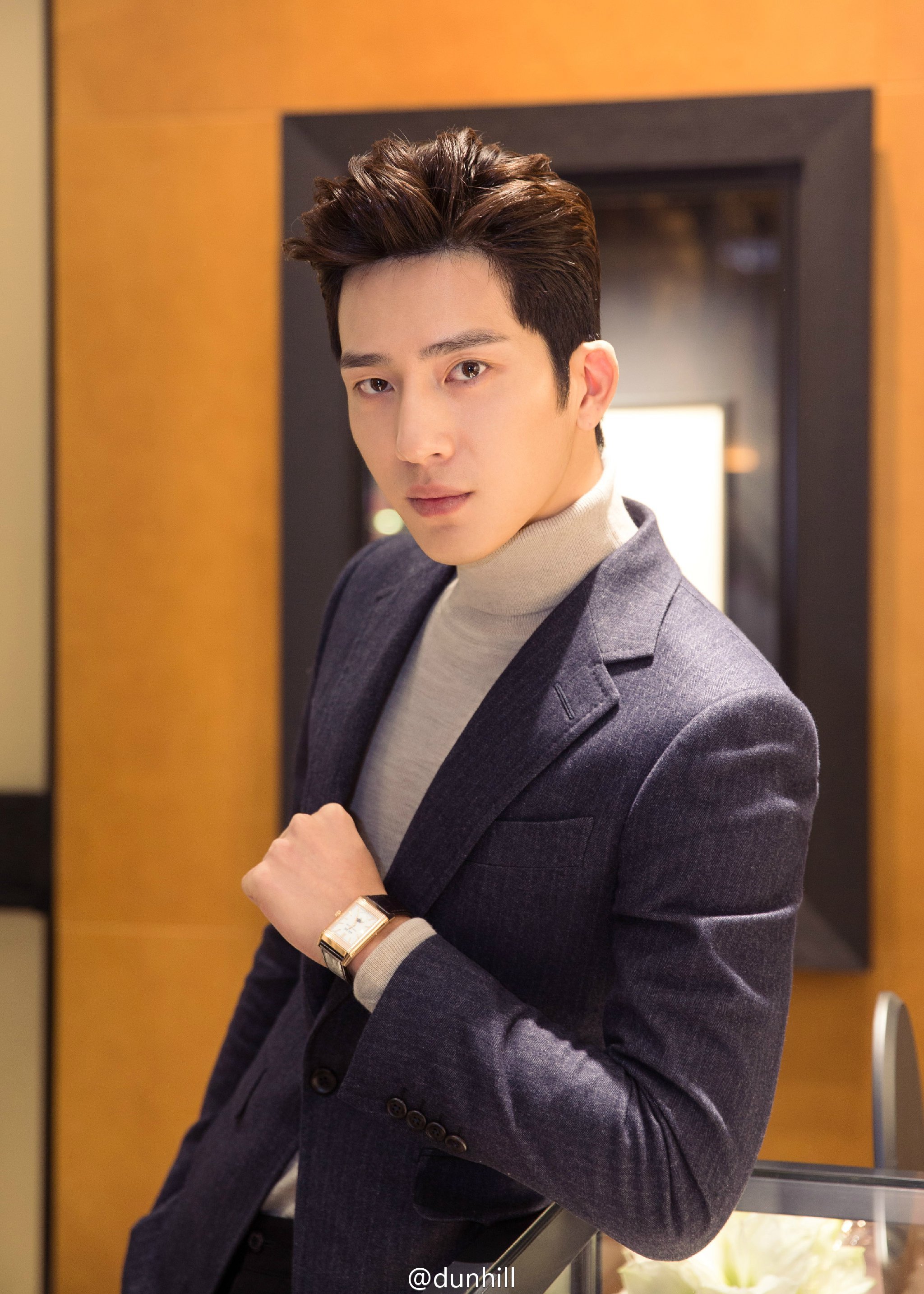 男生如何选择自己合适的发型穿搭,12-15岁学生适合的发型短发男生