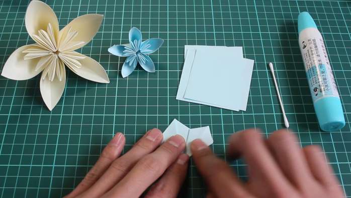 折纸樱花灯笼步骤图解,樱花绣球花折纸教程