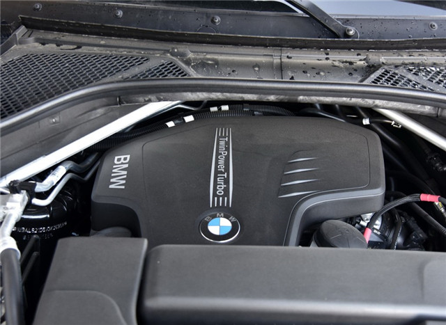 家用一辆宝马x5再配一辆什么车,2.0t的宝马x5是多少年轻人的梦