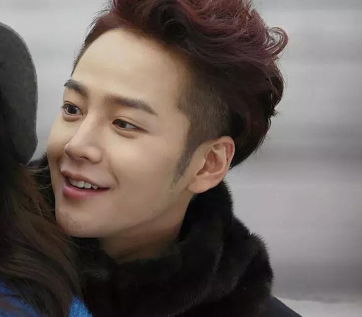 拯救发际线高额头大的发型,发际线大额头宽适合什么发型