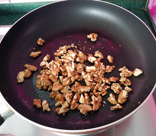 核桃仁炒什么好吃又营养,凉拌木耳花生核桃仁