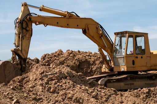 买一台小型挖掘机可以赚多少钱,买个大型挖掘机赚钱吗