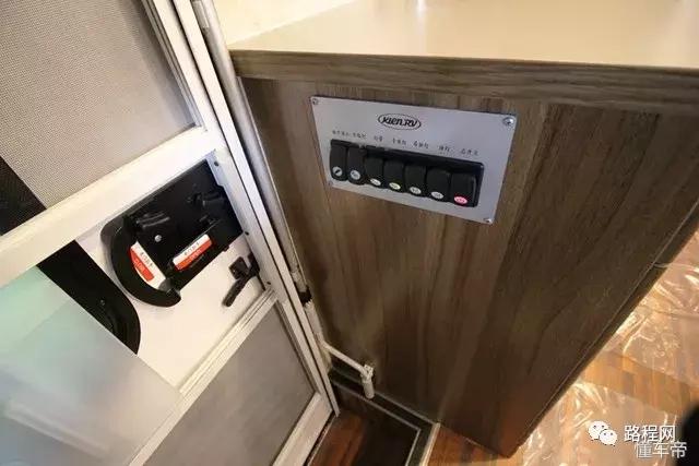 最新凯伦宾威双拓展房车价格,进口依维柯凯伦宾威二手