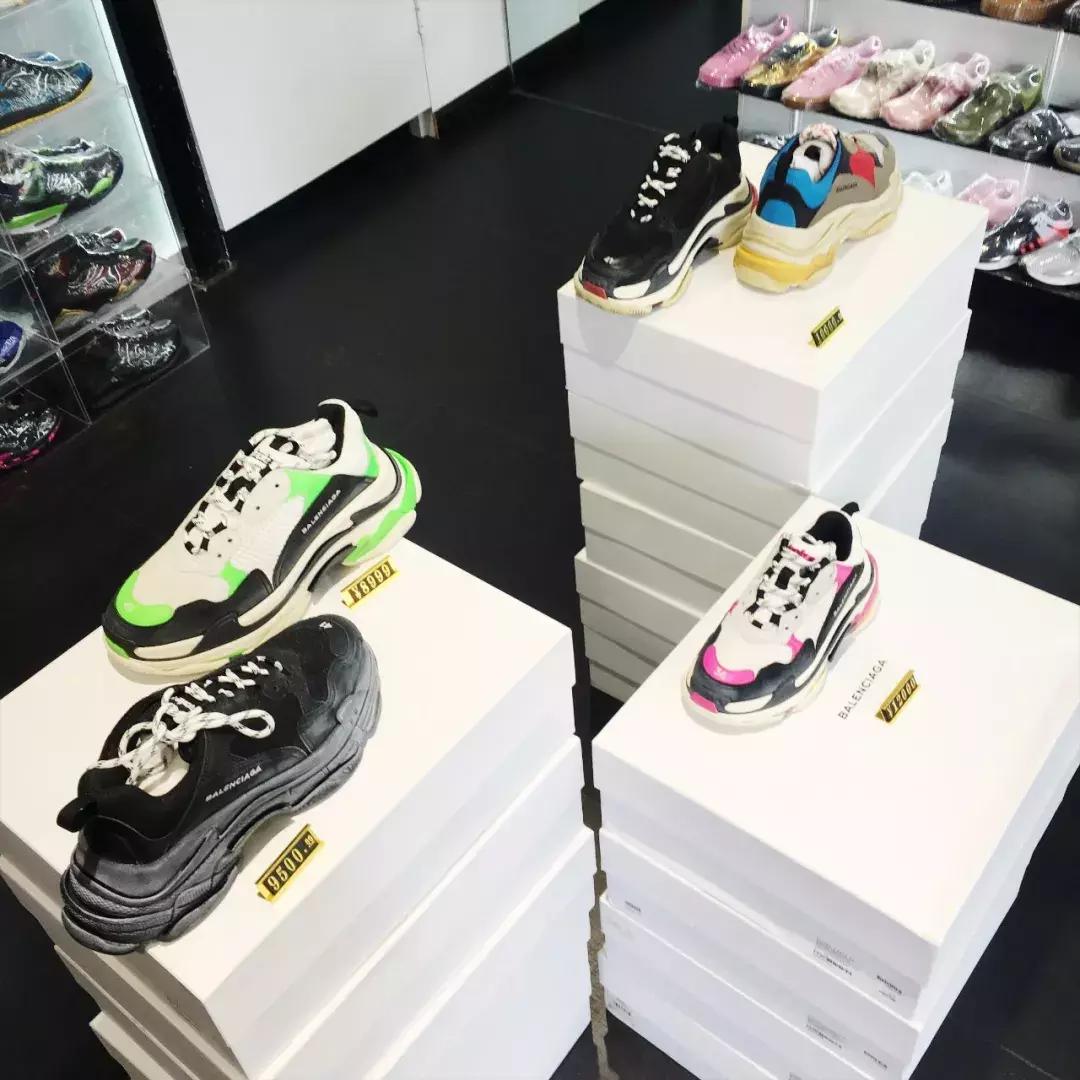 棣欐腐娼簵supreme,涓夐噷灞疆搴梥upreme