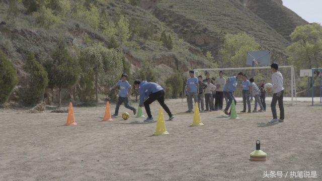 黄土塬上，教足球的语文老师