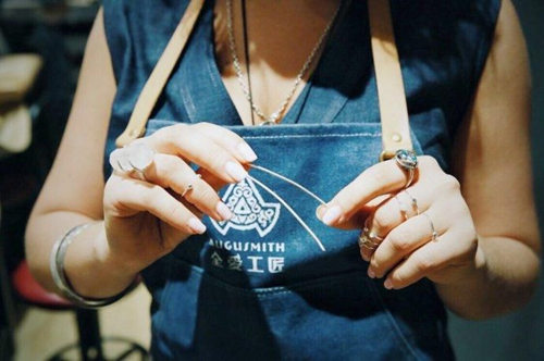 原创手作饰品店推荐 (精致手作购买推荐)