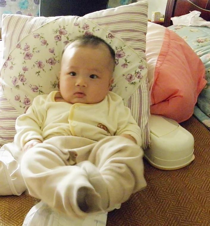 月嫂巧珍：怎样给三个月的宝宝进行早教，新手妈妈学起来！