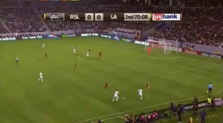 禁区弧顶任意球这几脚堪称世界级,十大经典破门任意球