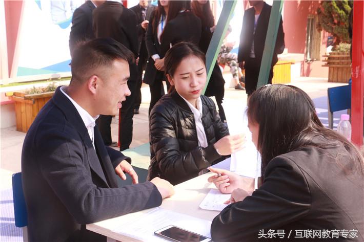 互联网+人才双选会——新华学子踏入职场、挑战高薪的新起点！