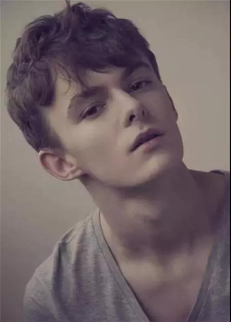 男生今年烫发流行什么发型,男生烫发发型推荐蓬松韩式好打理