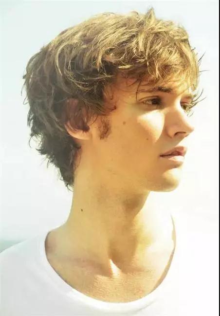 男生今年烫发流行什么发型,男生烫发发型推荐蓬松韩式好打理