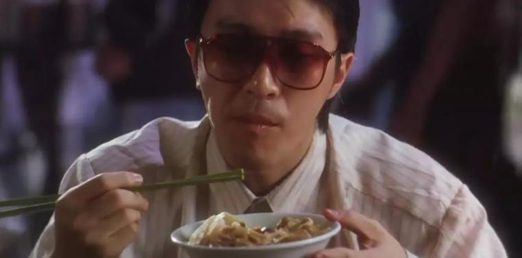 盘点电影里那些记忆深刻的“吃”场景，吞生鸡蛋、吃汤勺……