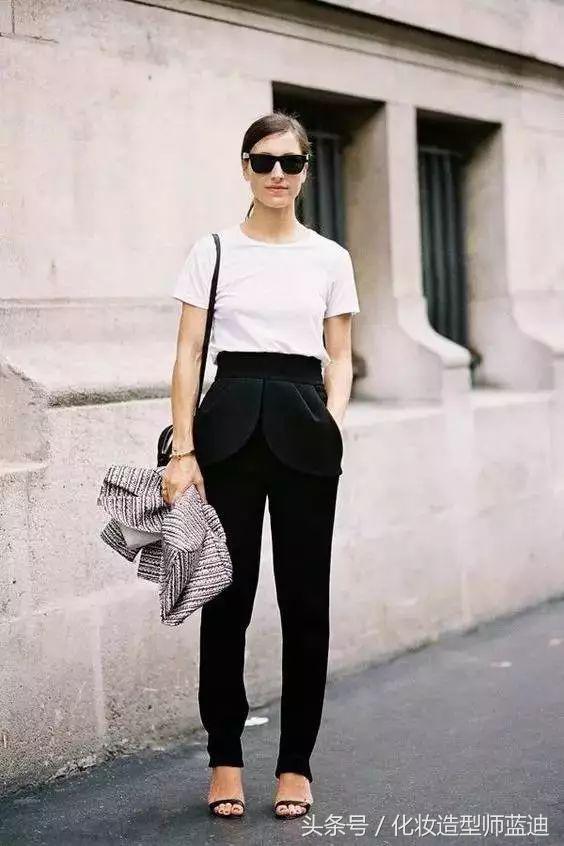 白t恤穿法搭配,t恤的30种穿法高级又时髦