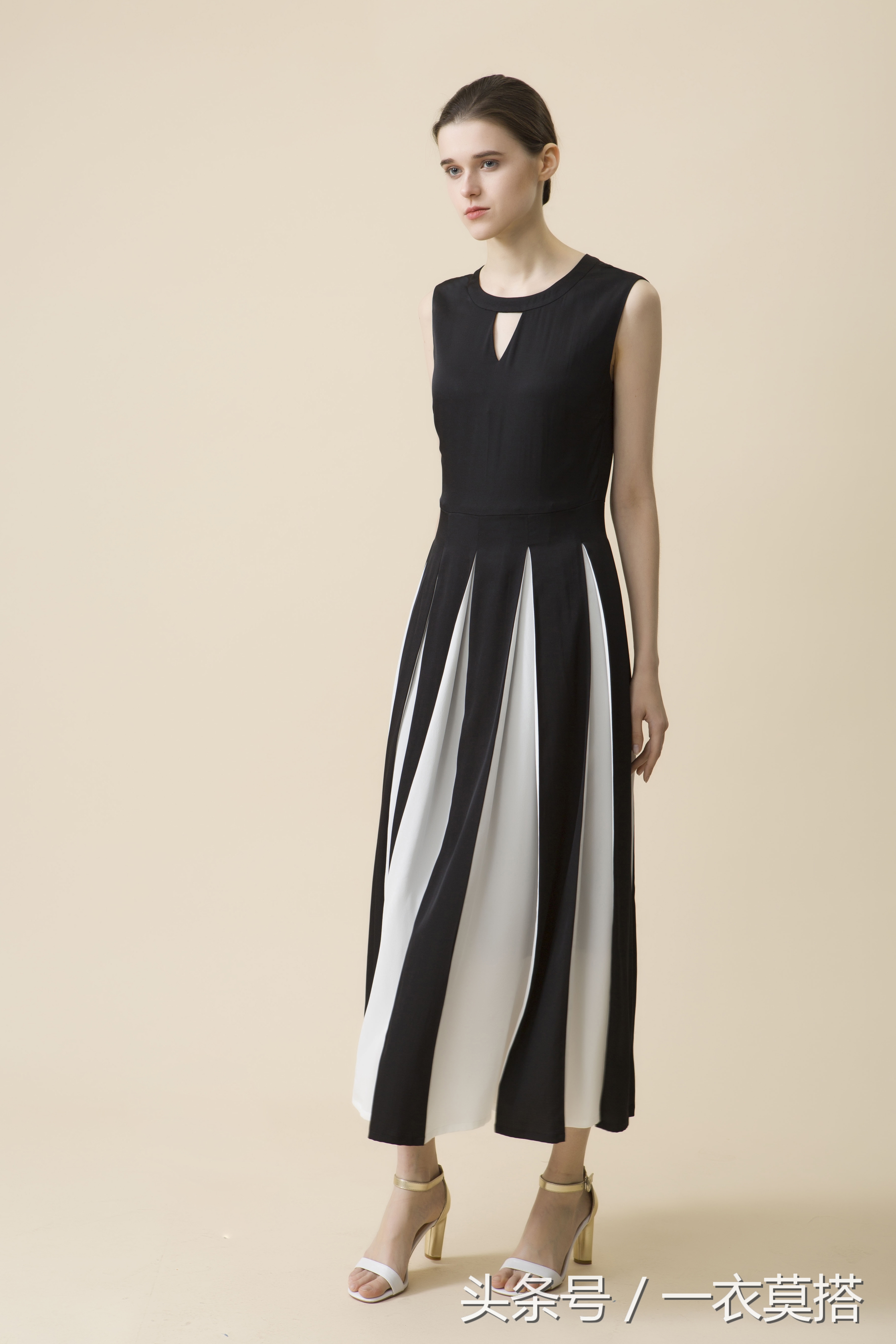 日常好看的小黑裙有哪些,优雅气质的小黑裙了解一下