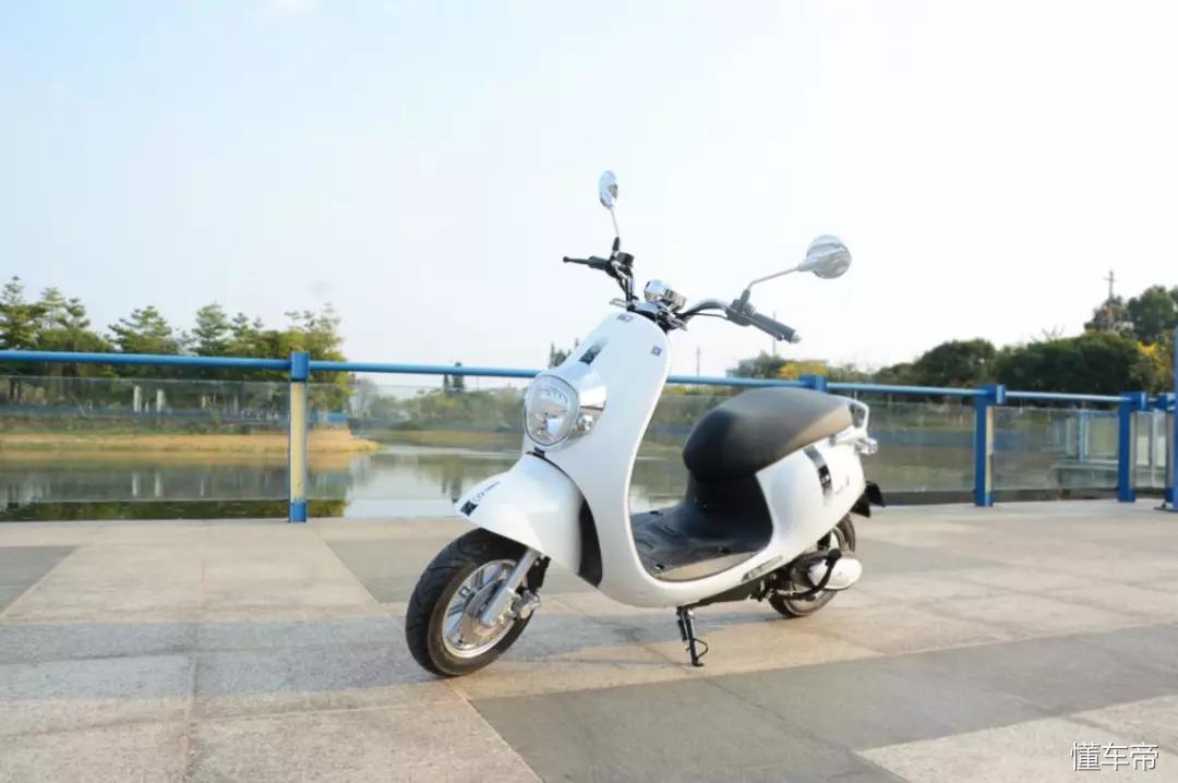 运动炫酷款电动车,三雅电动车