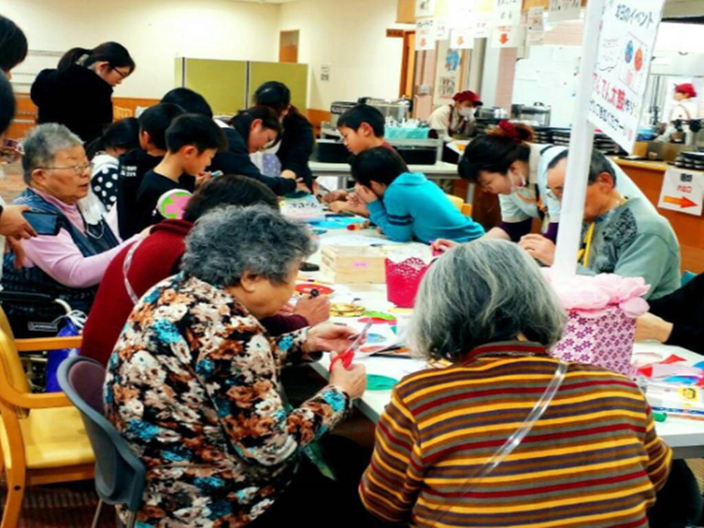 日本最牛养老院：发行“货币”办*场赌**，老人能自己赚钱生活太幸福