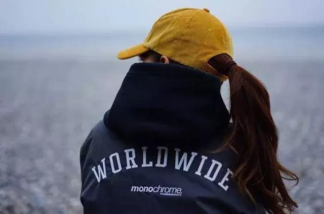 穿上这件外套你就是花丛中最酷的那朵花！