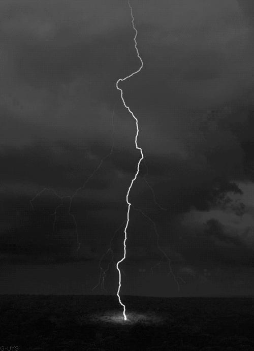 打雷的时候电器可以不用拔插头吗,打雷必须拔掉电器插头吗