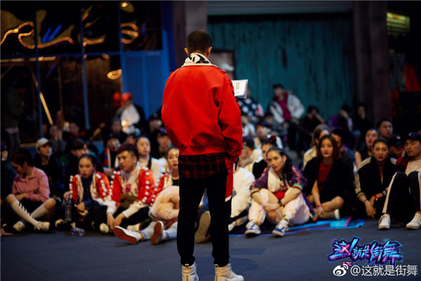 易烊千玺跳街舞vs鹿晗跳街舞,易烊千玺和鹿晗谁更火现在