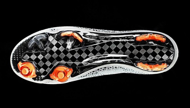 c罗出道有多火,c罗2024年新上脚耐克配色