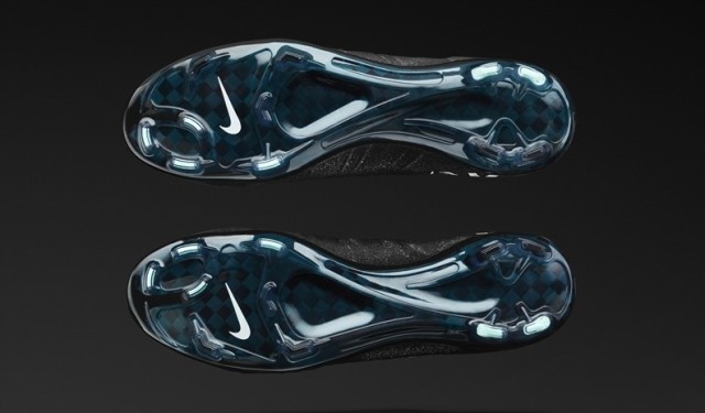 c罗耐克球鞋,c罗穿过的足球鞋都是耐克吗