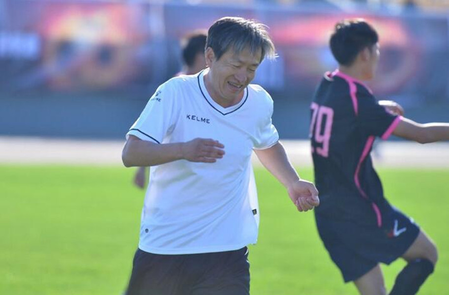 曾经最年轻国脚再入国家队,前国脚退役40岁告别职业赛场