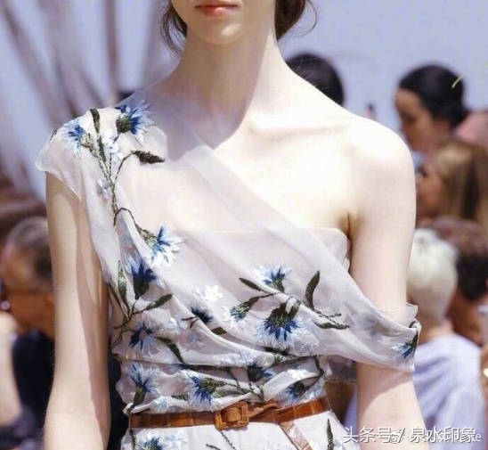 女生平胸到什么程度,平胸是什么体验太扎心了