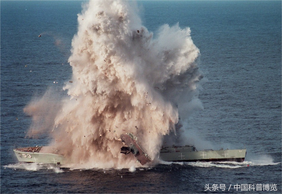 几枚导弹都难以击沉驱逐舰，但一发鱼雷却可以为何鱼雷威力这么大？