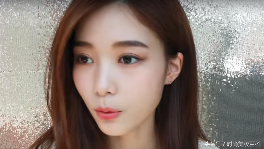 充满复古风格的橘色妆容,日常改良版的小复古风妆容