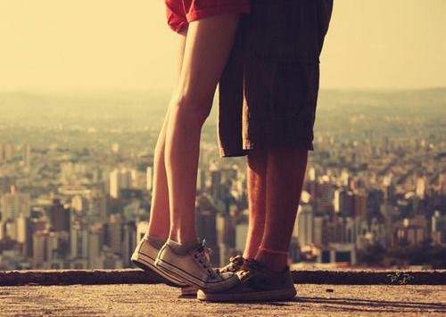 当女朋友不跟你亲怎么办,如果你的女朋友不跟你用情头