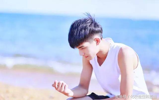 男生发型2021流行发型中学生,男生短发型2021流行发型碎盖头