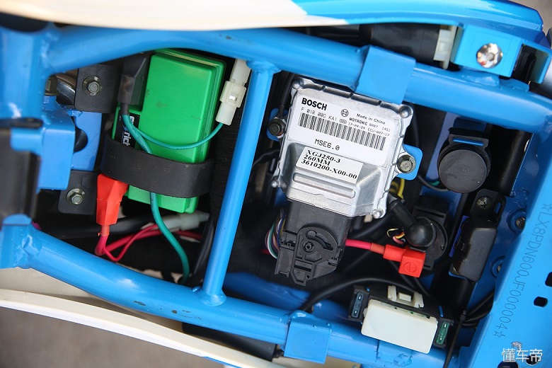 新感觉双缸250百公里加速,加速2秒左右的摩托车