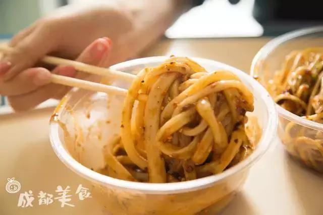 永远要排队的包子店,10元管饱小摊