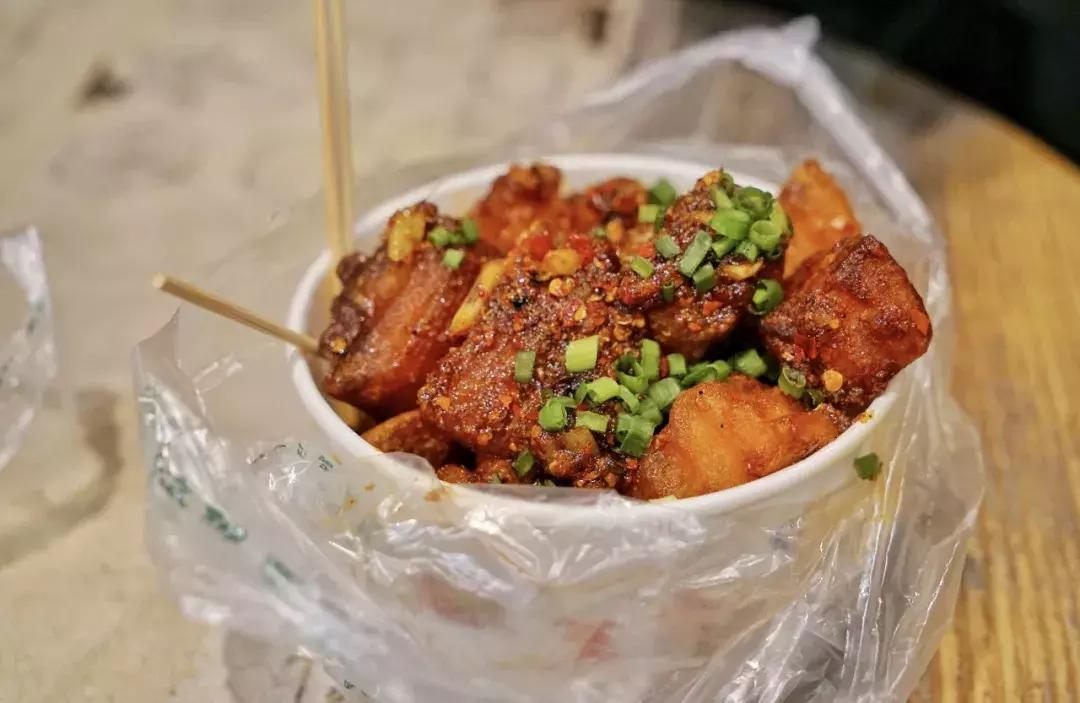 永远要排队的包子店,10元管饱小摊