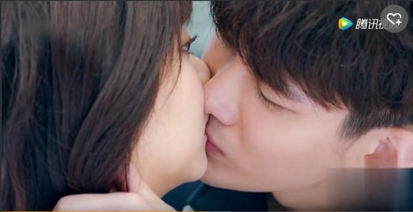 如何自己体验接吻,体验接吻的感觉